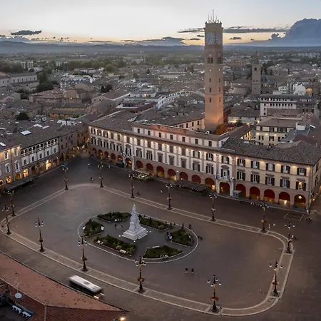 Daire Luminoso Art Gallery *