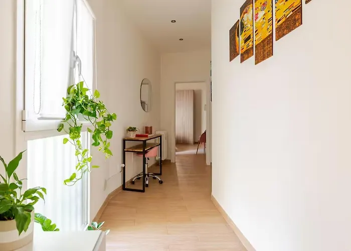 Daire Luminoso Art Gallery